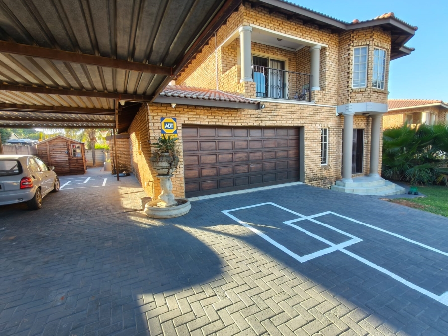 3 Bedroom Property for Sale in Safari Gardens North West